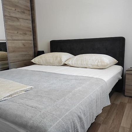 One Bedroom Apartment Gogo With Private Parking Неум Экстерьер фото