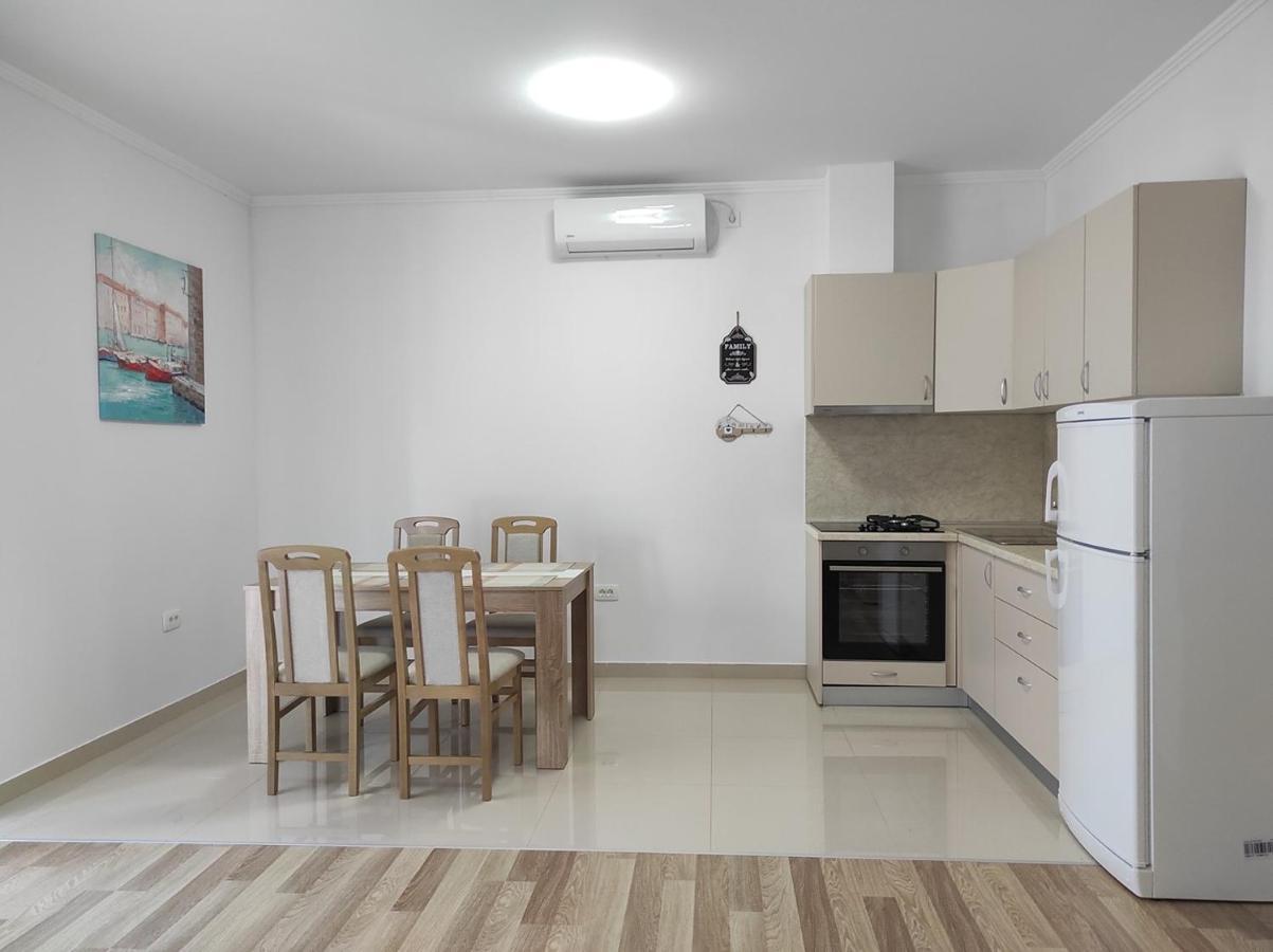 One Bedroom Apartment Gogo With Private Parking Неум Экстерьер фото