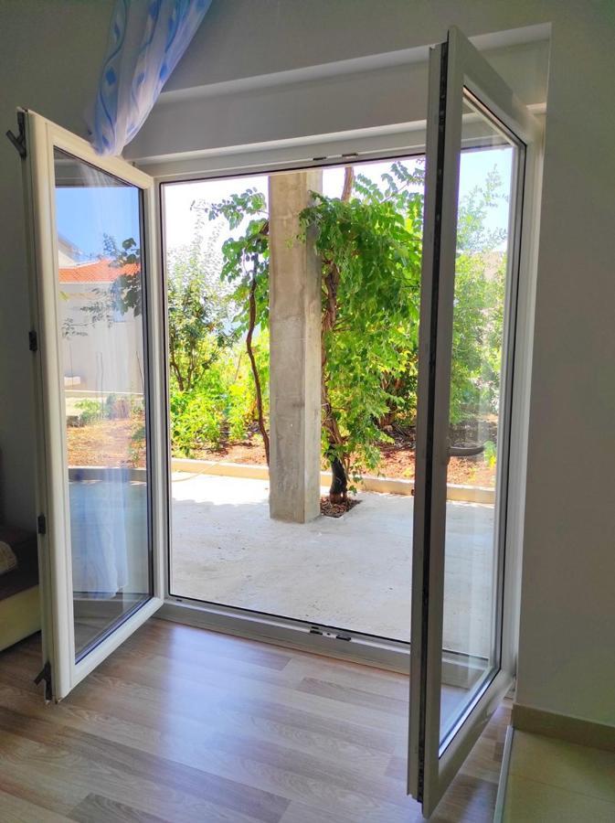 One Bedroom Apartment Gogo With Private Parking Неум Экстерьер фото