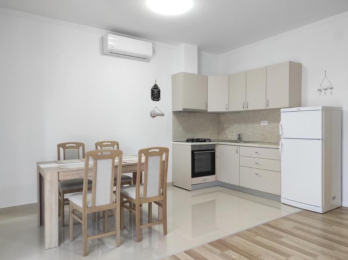 One Bedroom Apartment Gogo With Private Parking Неум Экстерьер фото
